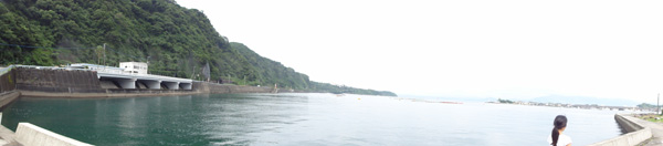指宿・山川、くり屋の前の海