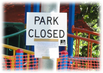 公園立ち入り禁止のサイン
